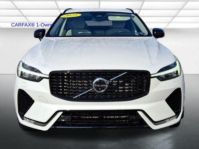 2023 volvo xc60 b5 awd plus dark theme