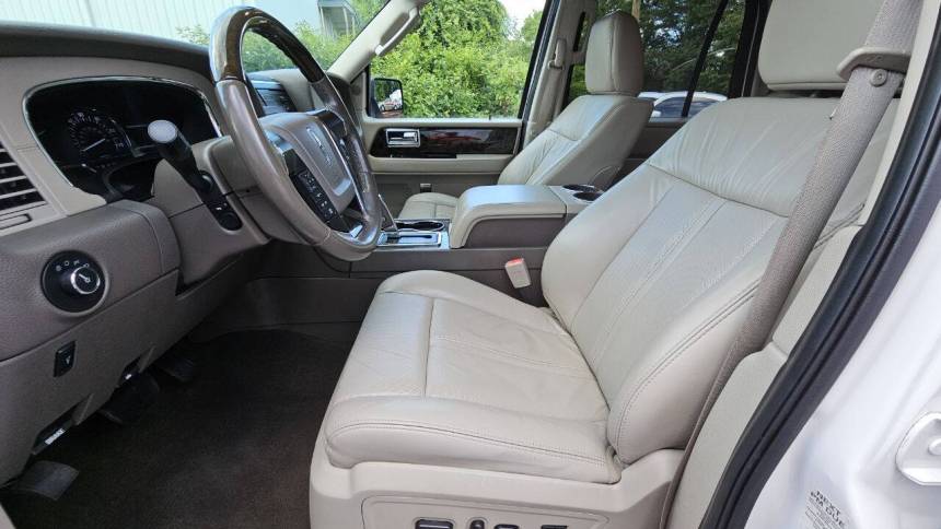 2015 lincoln navigator base