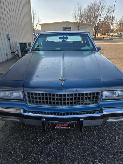 up for sale is 1989 chevy caprice classic with vinal blue top,cloth interior,305 m