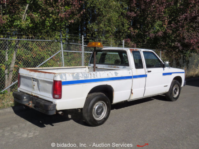 chevrolet s10 extended cab pick-up truck 4.3l v6 five speed automatic 6' bed a/c