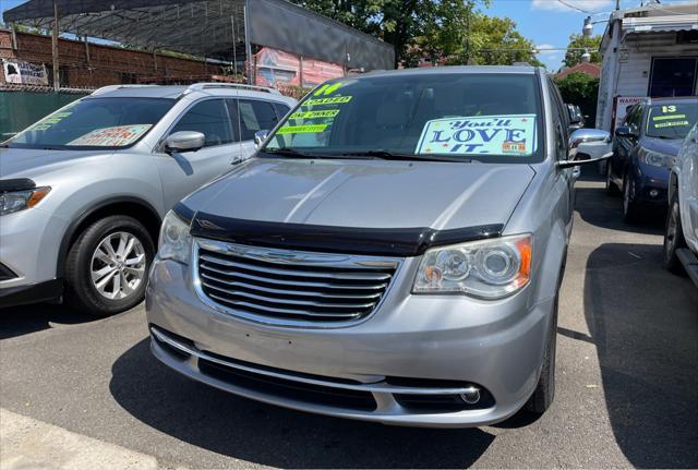2014 chrysler town & country limited