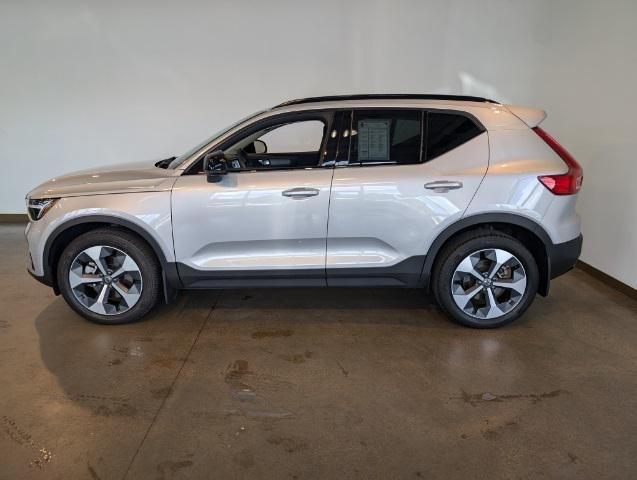 2024 volvo xc40 b5 plus dark theme