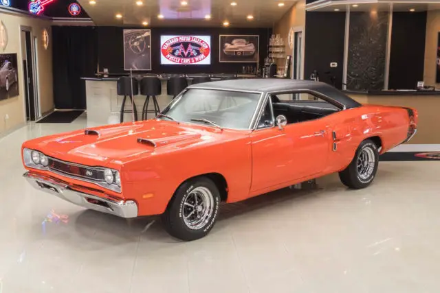 rotisserie restored! mopar 440ci v8, 4-speed manual, ps, disc, air grabber!