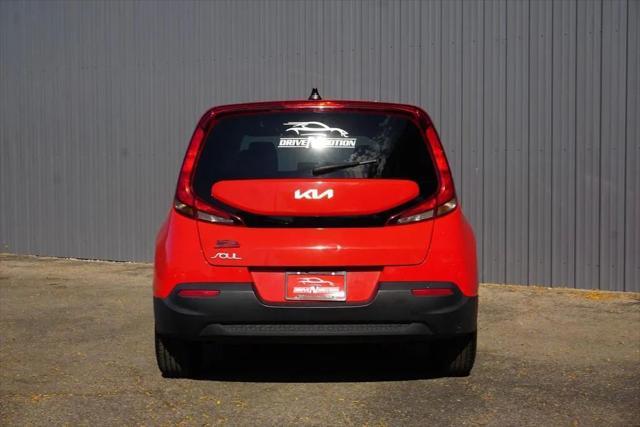 2022 kia soul lx