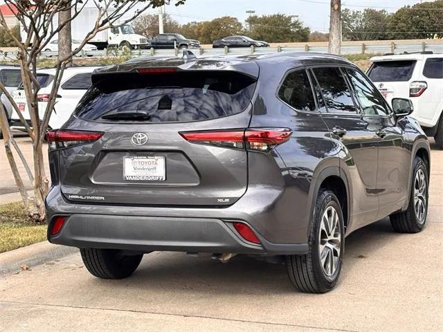2021 toyota highlander xle