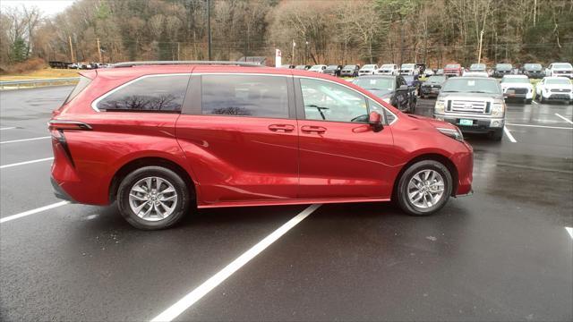 2024 toyota sienna le