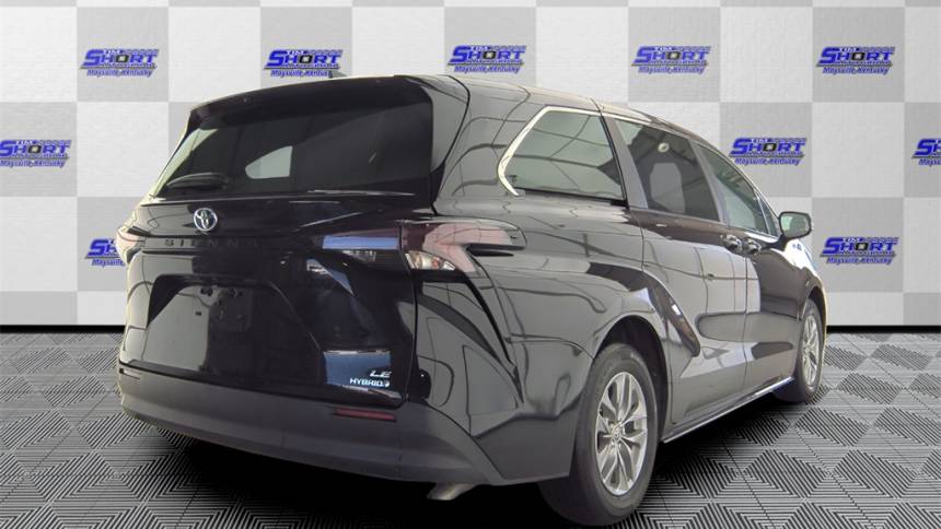 2024 toyota sienna le 8-passenger