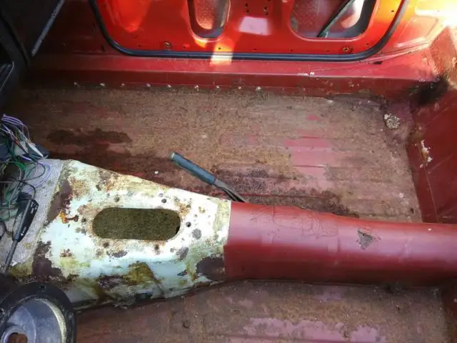 1976 mgb rolling shell w/parts