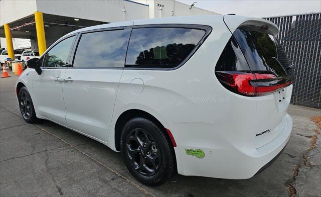 2023 chrysler pacifica hybrid touring l