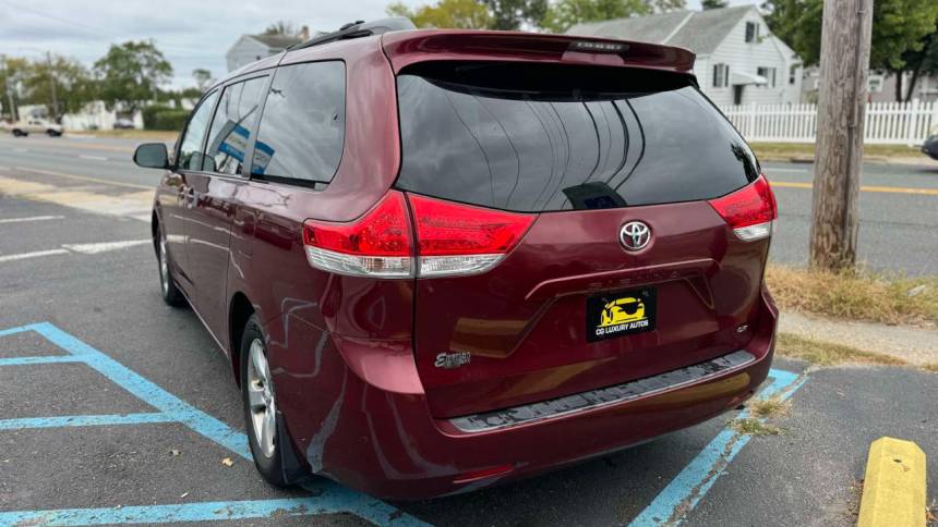2011 toyota sienna