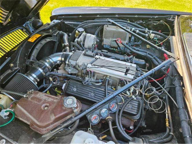 1983 jaguar xj6 in cadillac, michigan