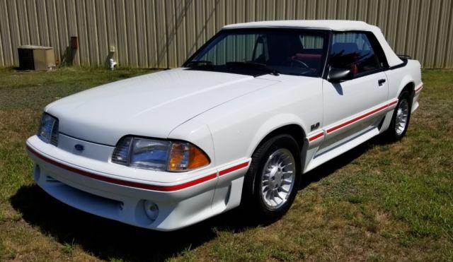1987 ford mustang gt convertible, 5.0 v8 automatic, 2856 orig miles, brand new
