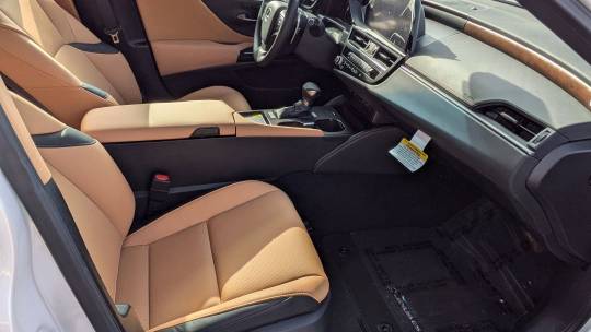 2025 Lexus ES