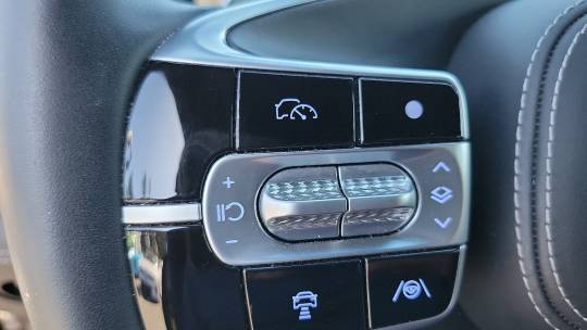 2023 Genesis G90