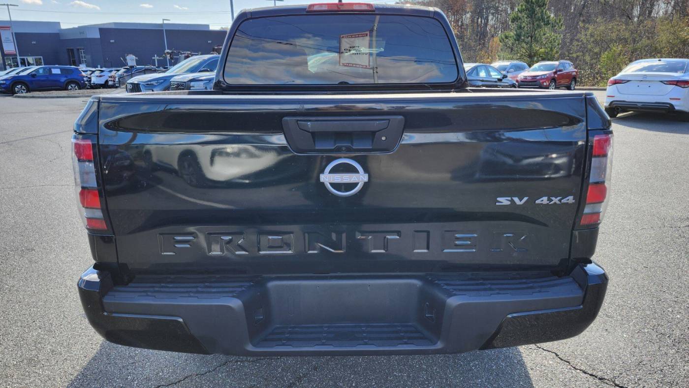 2022 nissan frontier sv