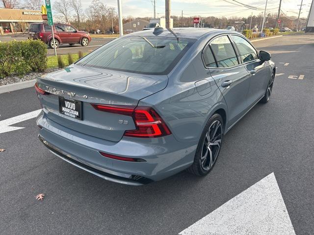 2024 volvo s60 b5 plus dark theme