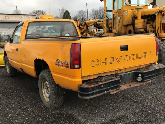 1992 chevrolet k2500 pickup truck w/ plow