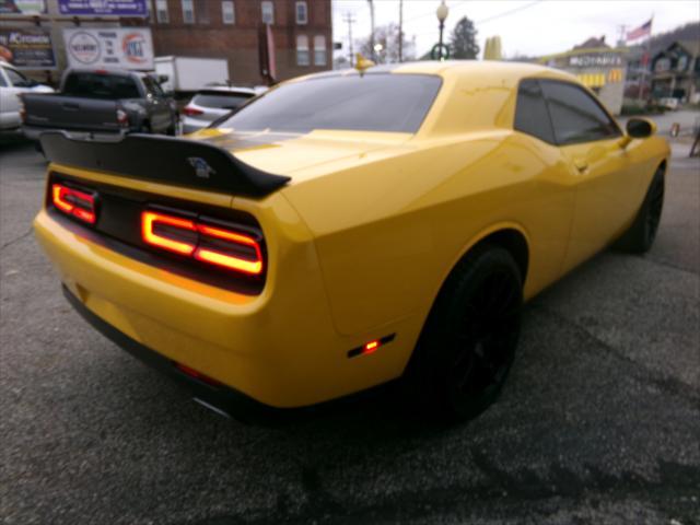 2017 dodge challenger sxt
