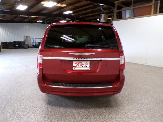 2013 chrysler town & country touring-l