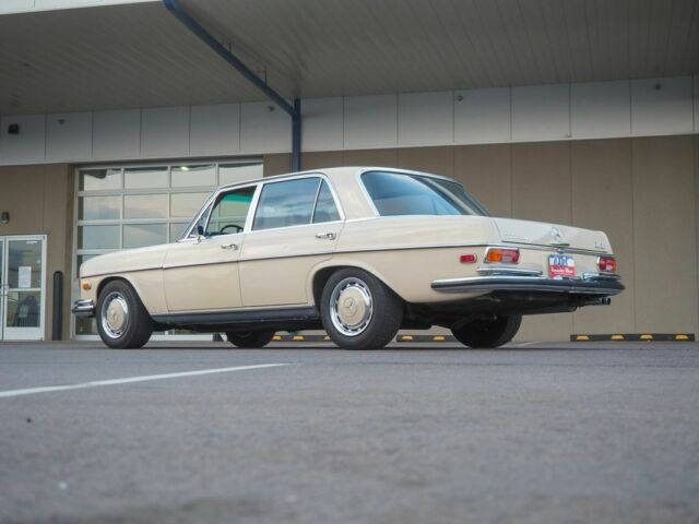 3.5l v8 automatic beige
