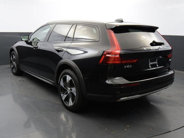 2023 volvo v60 cross country b5 awd plus