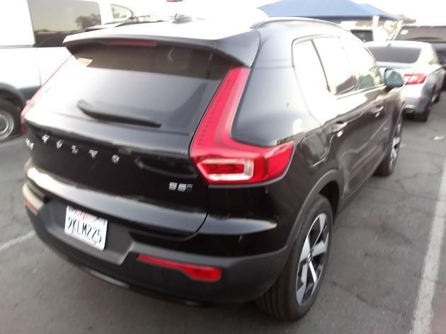 2024 volvo xc40 b5 plus dark theme