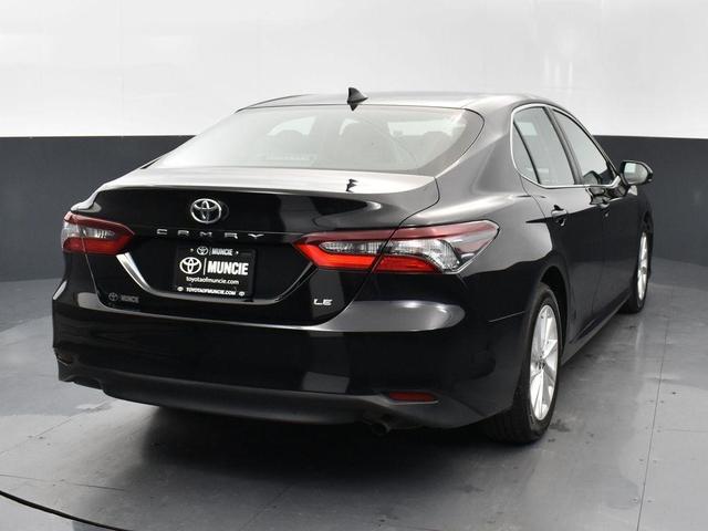 2022 toyota camry le