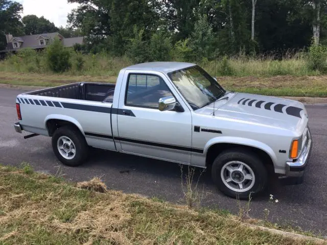 1989 dodge dakota sport stripes 73,000 low miles classic pickup great buy!