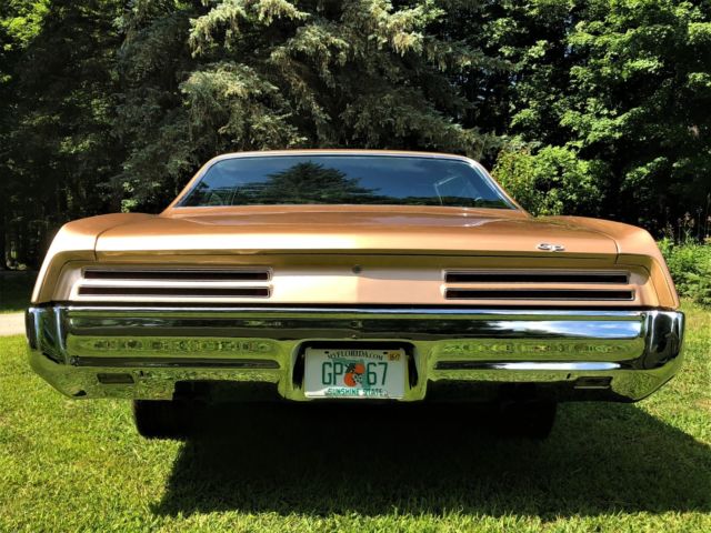 pontiac grand prix 1967 - manual transmission - beautiful condition!