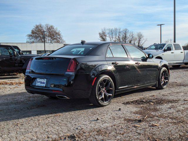2023 chrysler 300 touring