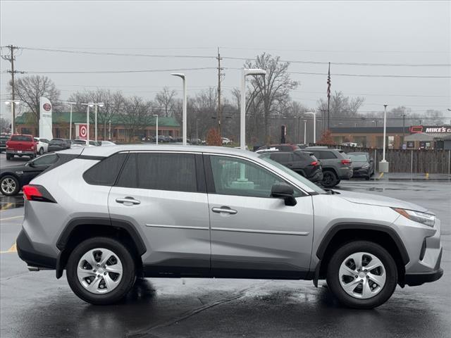2023 toyota rav4 le