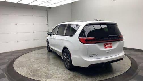2023 chrysler pacifica touring l in fond du lac, wisconsin