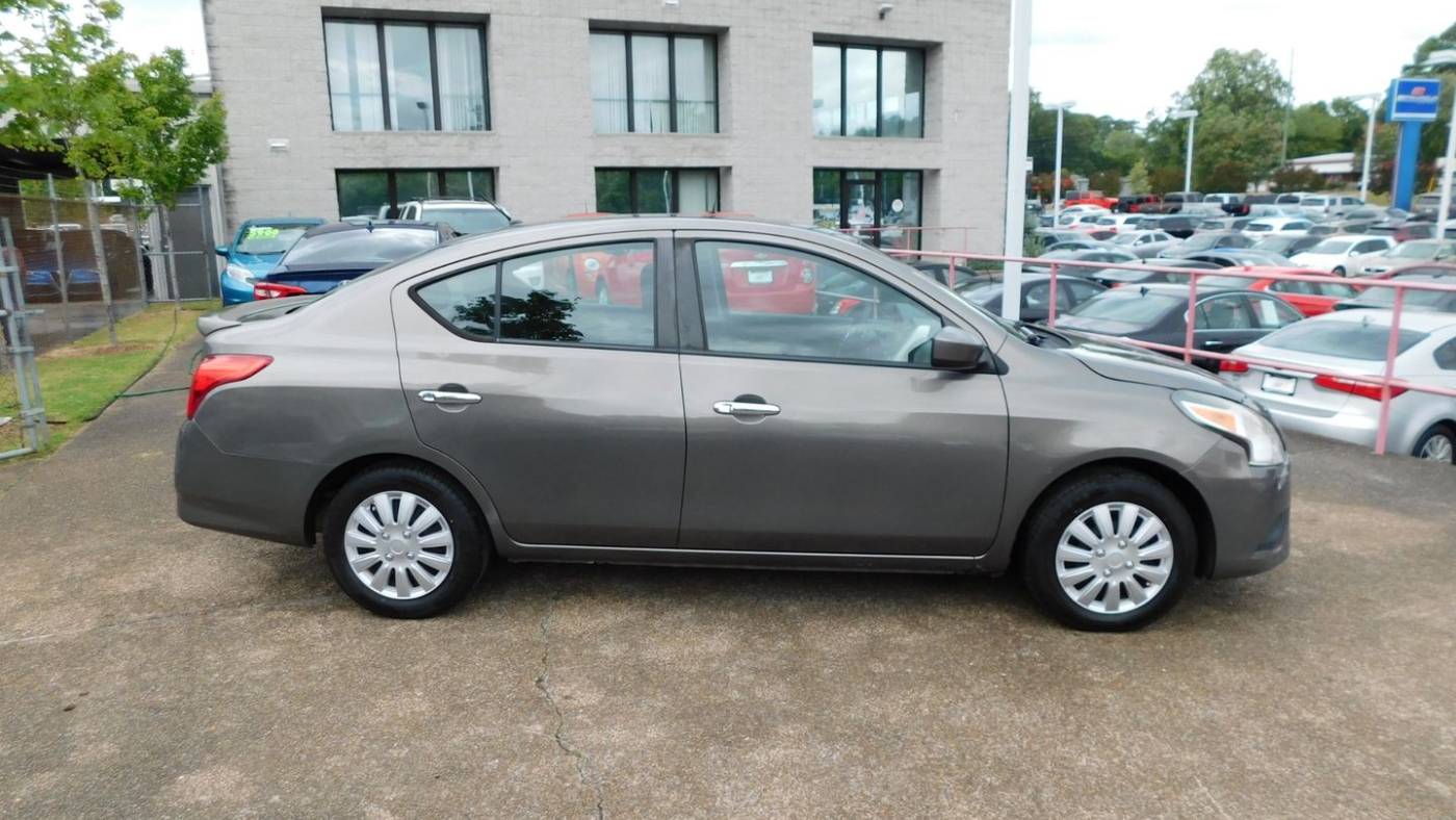 2017 nissan versa