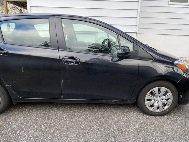 2012 toyota yaris le