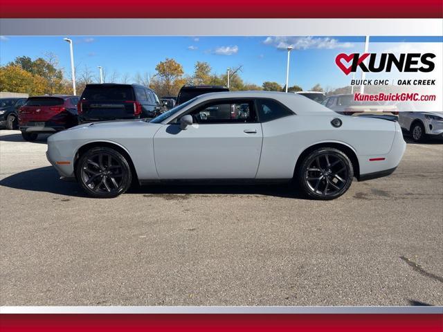 2022 dodge challenger sxt