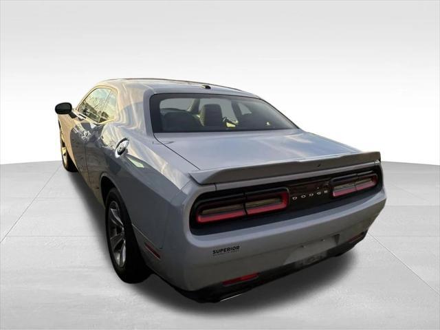 2020 dodge challenger sxt