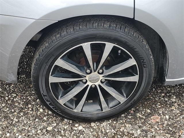 2013 chrysler 200 touring