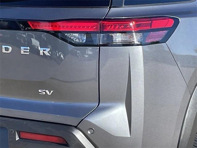 2023 nissan pathfinder sv