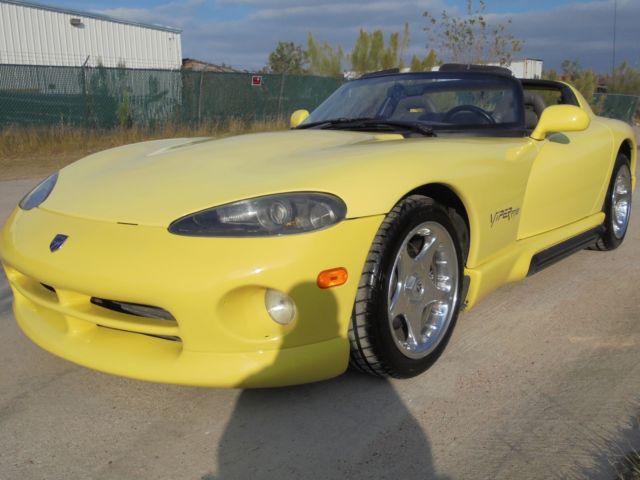 yellow dodge viper rt/10 great driver lots of extras