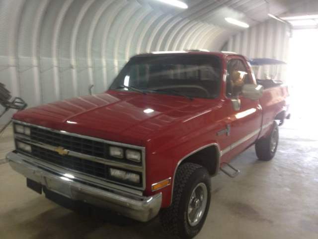 1987 chevy custom deluxe 4x4 pick up truck short bed