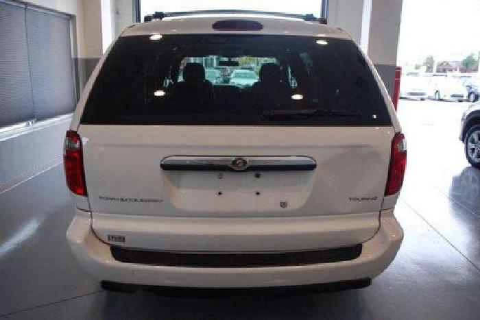 2006 chrysler town and country touring in fort wayne, in