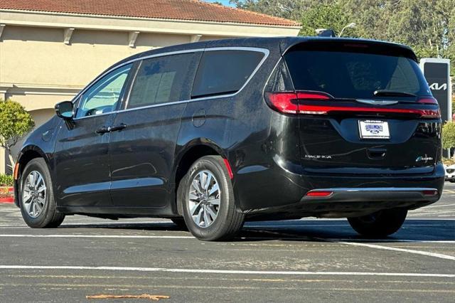 2022 chrysler pacifica hybrid touring l