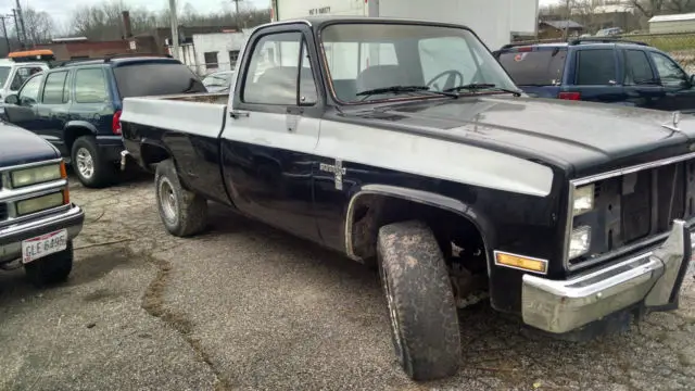 1985 chevy c-10 silverado diesel 4wd 172,645 miles key no start busted windshld