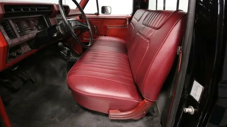 classic vintage chrome fomoco 4x4 351 v8 4-speed manual transmission black