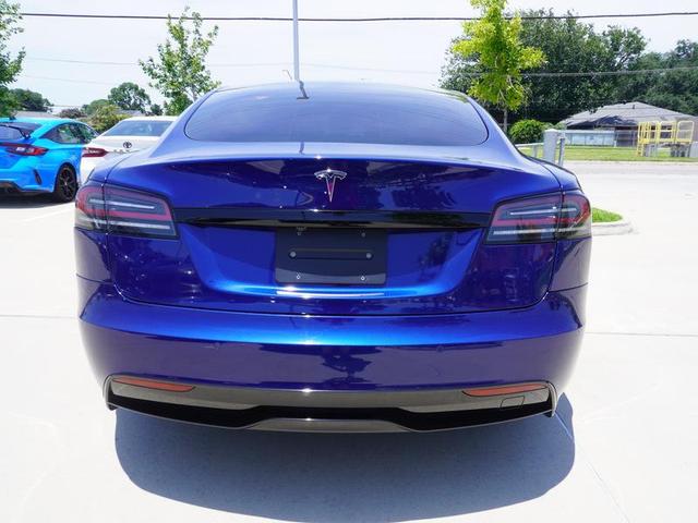 2022 tesla model s base