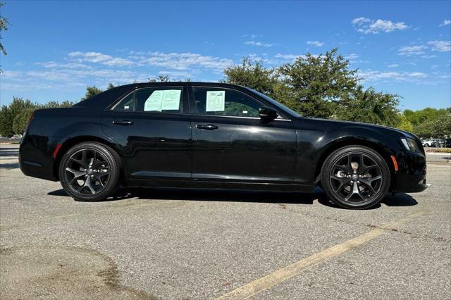 2022 chrysler 300 s