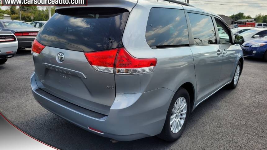 2011 toyota sienna