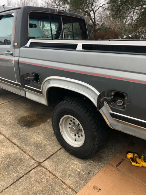 1986 ford f150 heavy up. factory quad front shocks. last of the bull nose. great