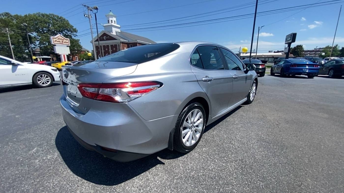 2019 toyota camry le