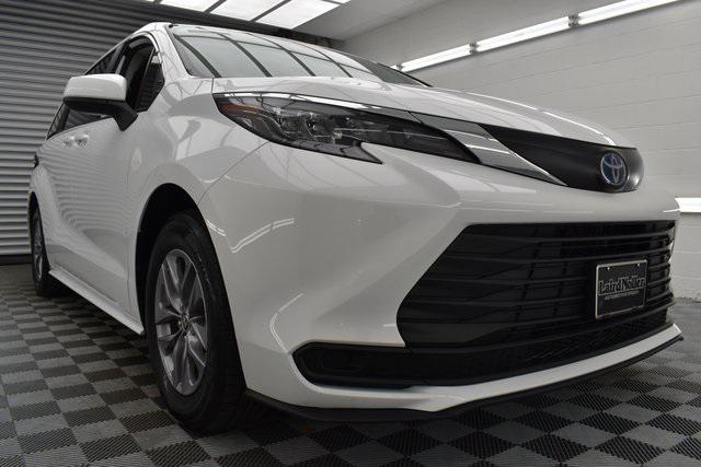 2024 toyota sienna le